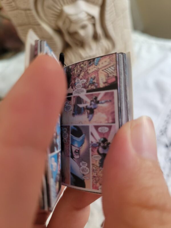 c3857736-7576-4c03-8ac5-8d5e9b1ec497 LLaver de mini comic de Spider-Man